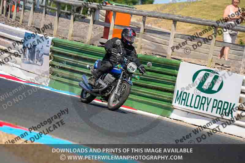 Vintage motorcycle club;eventdigitalimages;mallory park;mallory park trackday photographs;no limits trackdays;peter wileman photography;trackday digital images;trackday photos;vmcc festival 1000 bikes photographs